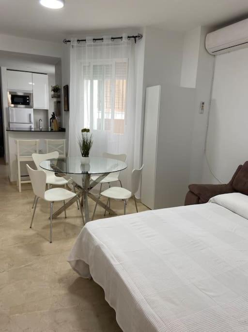 Beach And City Apartment A 50M De La Playa Fuengirola Bagian luar foto