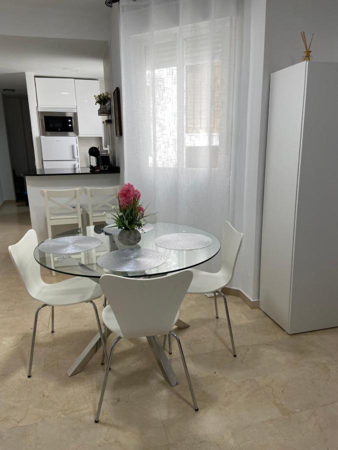 Beach And City Apartment A 50M De La Playa Fuengirola Bagian luar foto